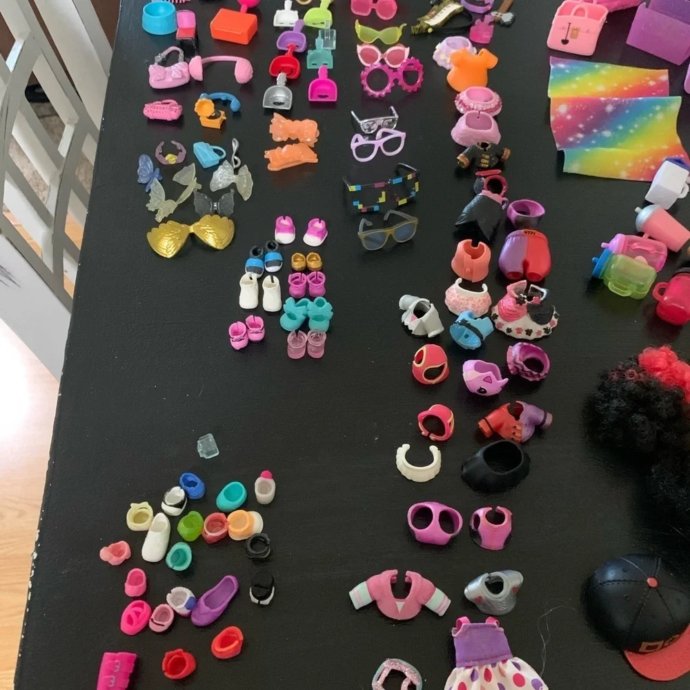 OMG LOL surprise Lot of 190 figures clothes/shoes/ice cream cart